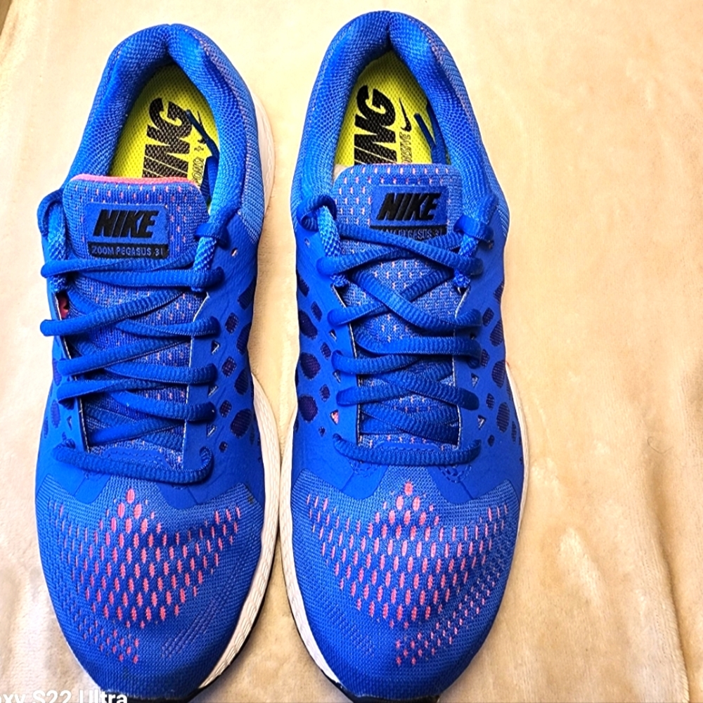 Nike Women Blue and Pink Sneakers
